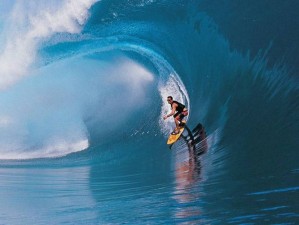 浪涛汹涌，畅享冲浪新体验